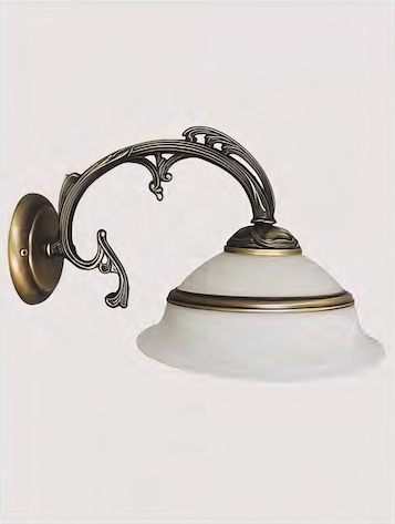 klasyczna mosiężna lampa ścienna hotelowa